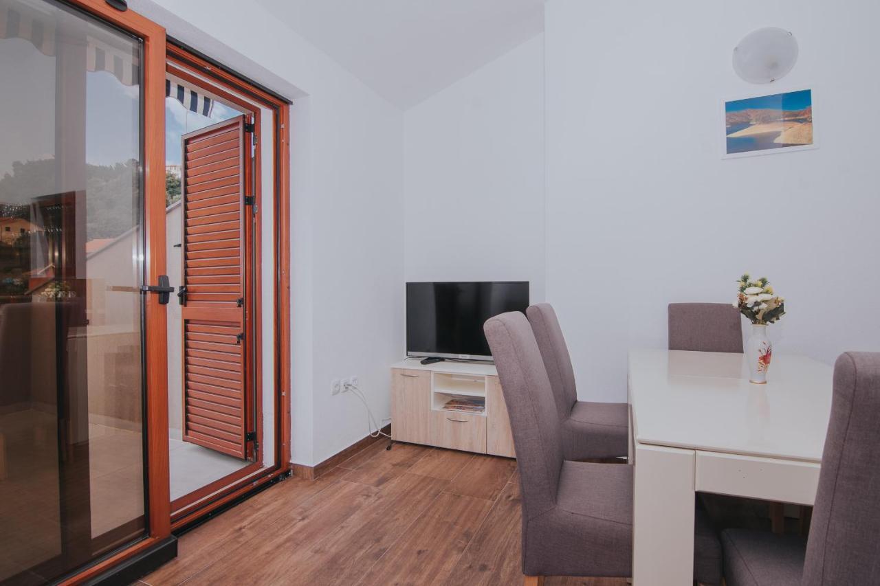 Apartment Patricia Rab Town Exterior photo